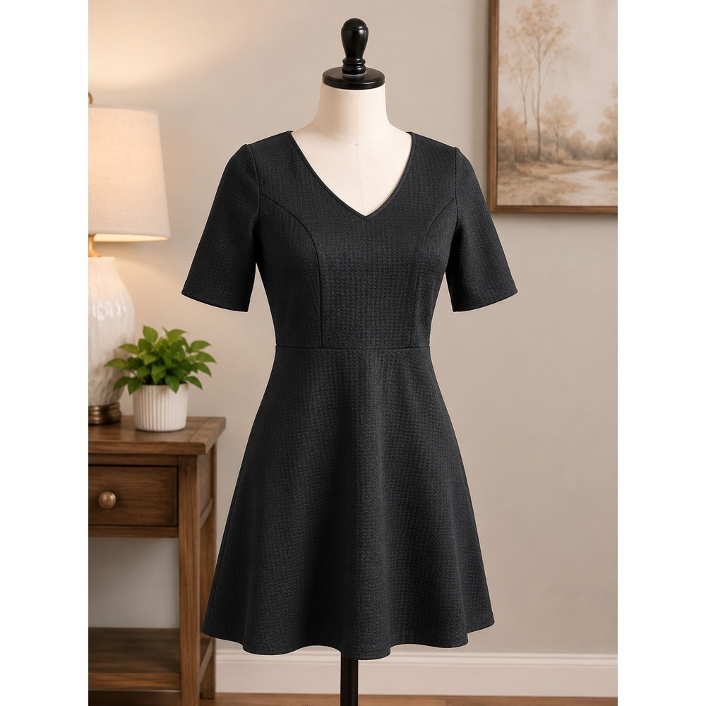 Hollister Black Knit Short Sleeve V-Neck A-Line Fit & Flare Mini Dress Sz S Goth